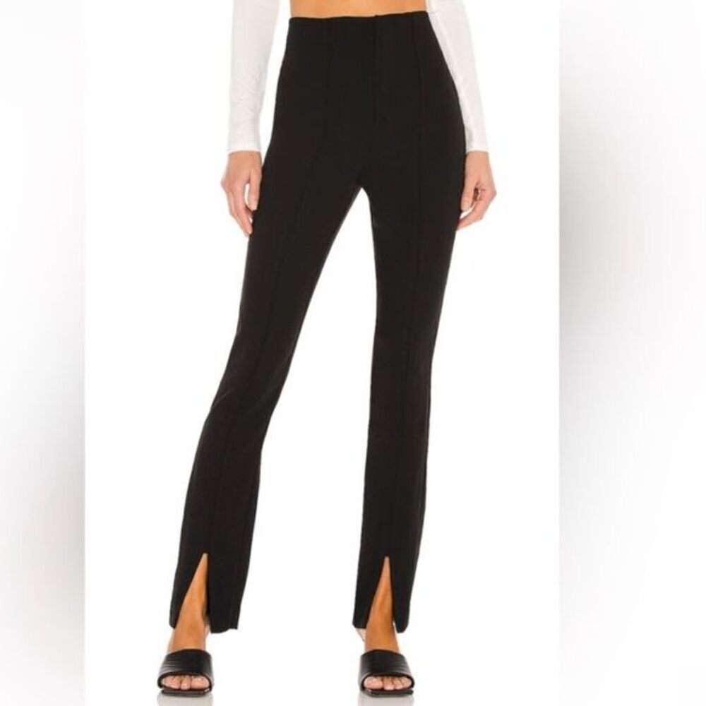 L’Academie
Hanriette Pant 